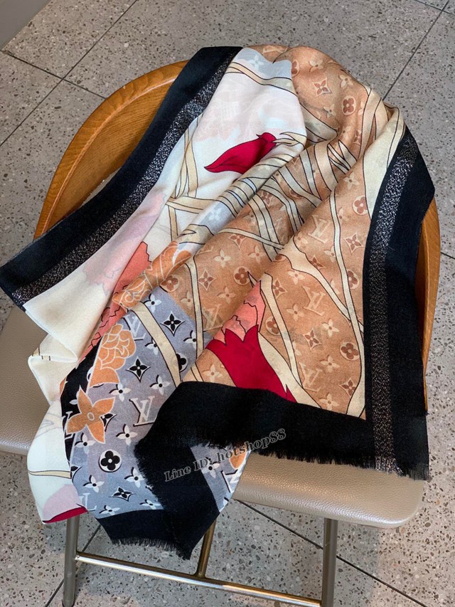 LV專櫃新品路易威登客供銀線羊絨面料長巾女士披肩 mmyj1634